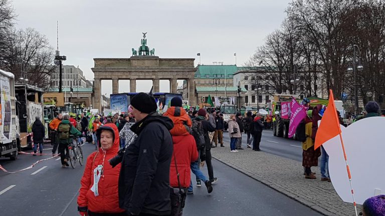 Aufstehen in Berlin - Wir haben es satt 2020
